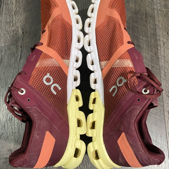 On Cloud Running Mens Sneakers - Picture 6 of 11